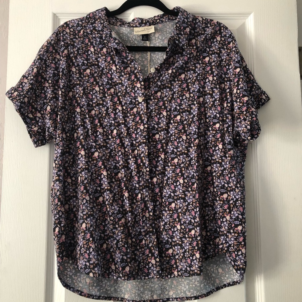 Universal Thread short sleeve button-up floral top